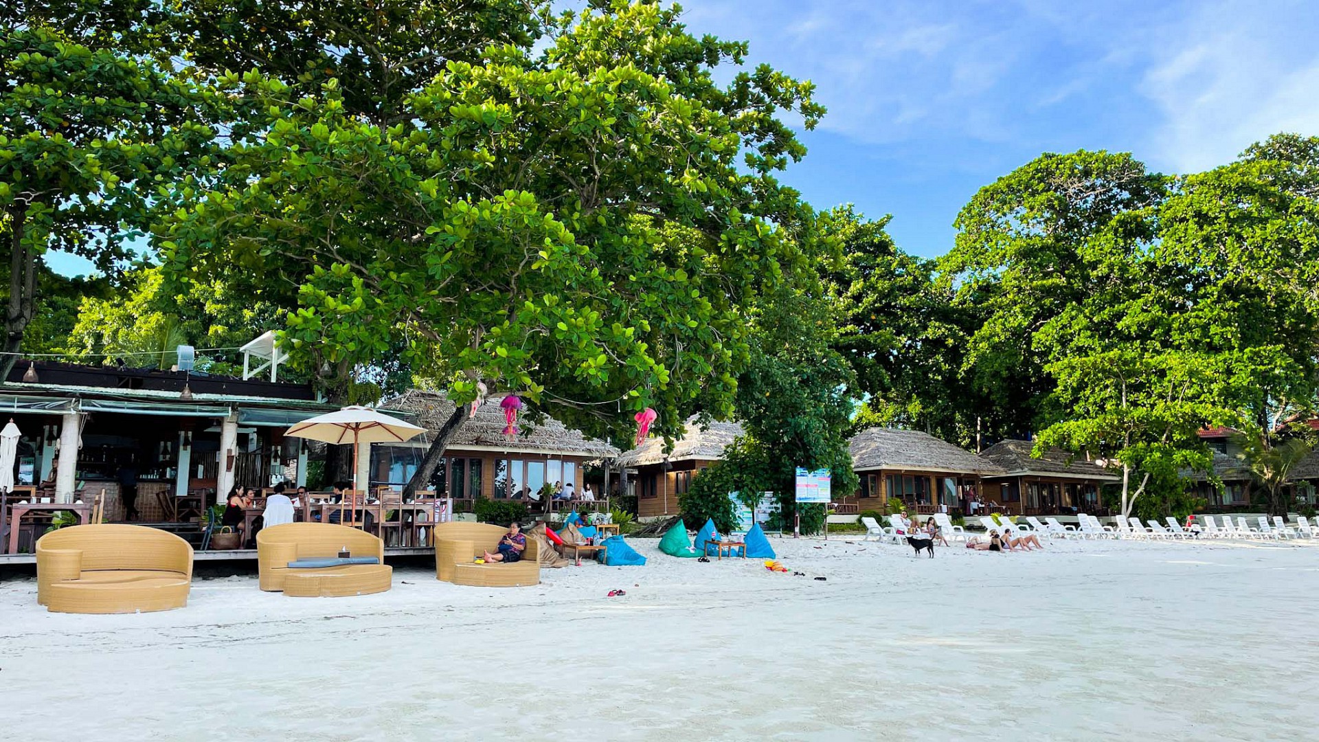 a'more Hotels l Resorts